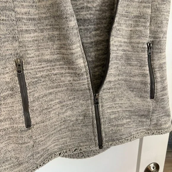 Kuhl Alaska Fleece Vest Womens Medium Grey Sherpa Hooded Outdoor Gorpcore Winter - Picture 4 of 9